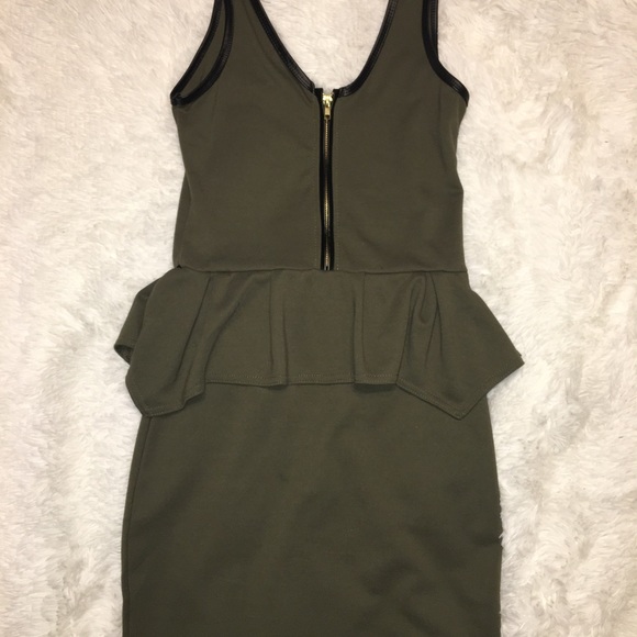 Cute outing dress - Picture 2 of 4